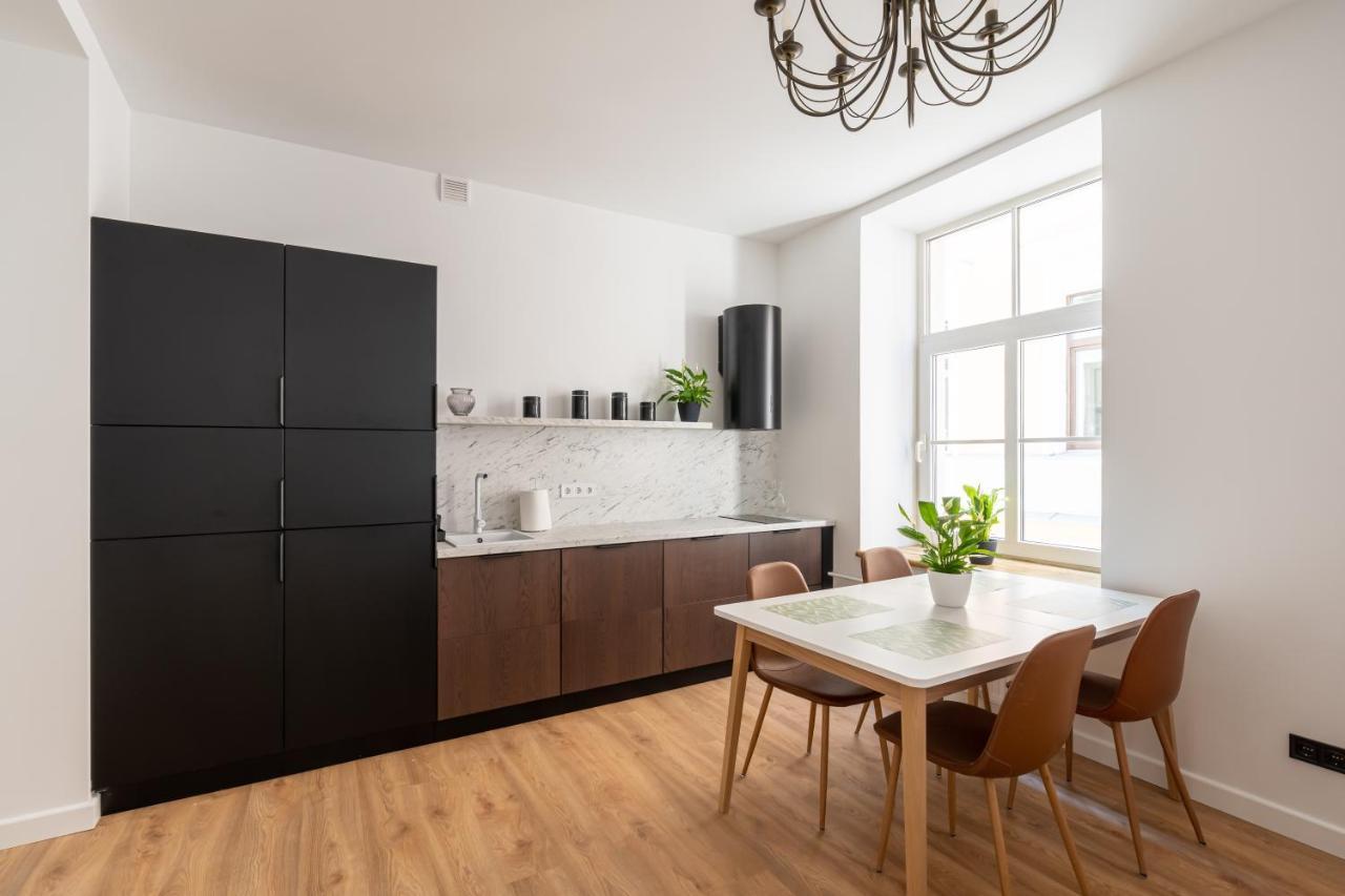 Spacious 1-Bedroom Apartment In The Heart Of Old Town Рига Экстерьер фото